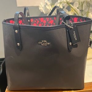 Coach reversible tote & wallet. Non smoking house